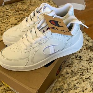 Women’s size 6 Champion Super C Court Gym Shoes